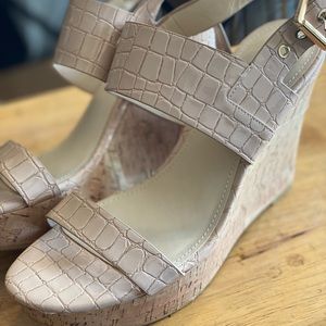 Guess Gwhigali womens shoes size 8.5 med